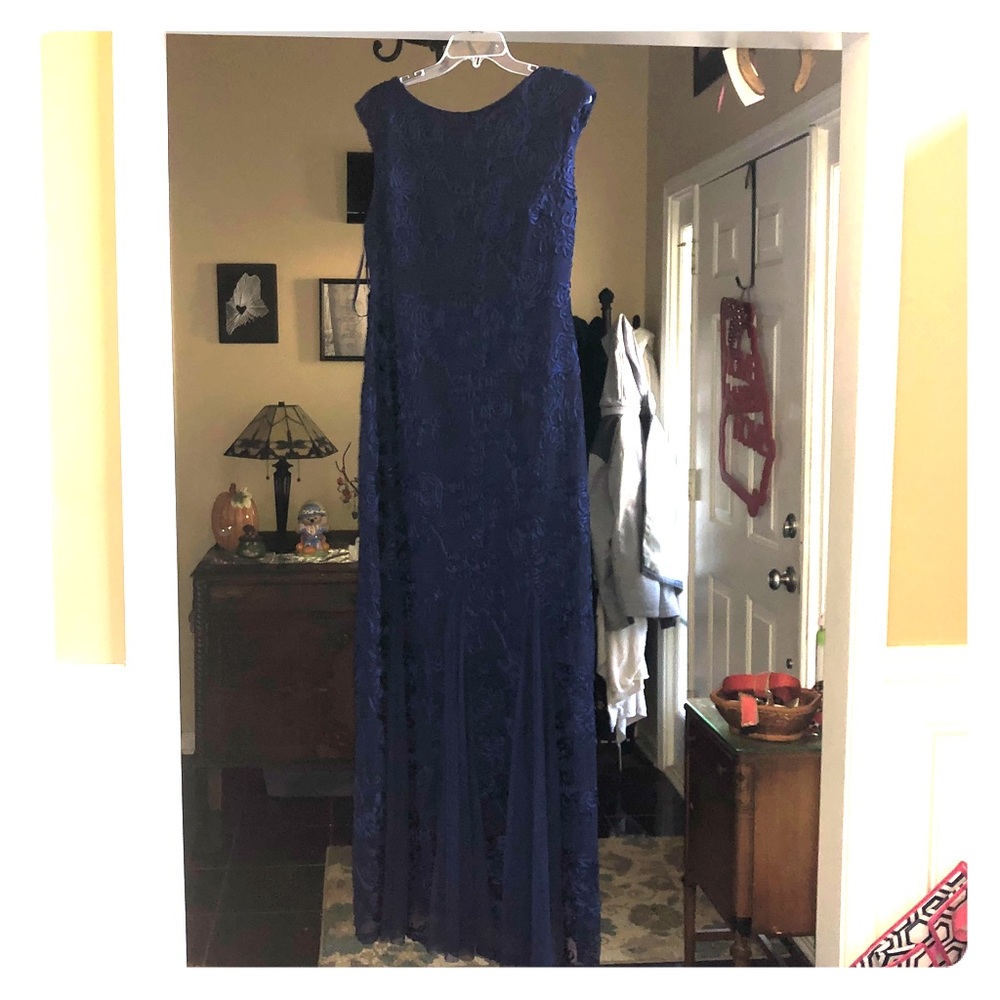 Women’s size 16 formal dress